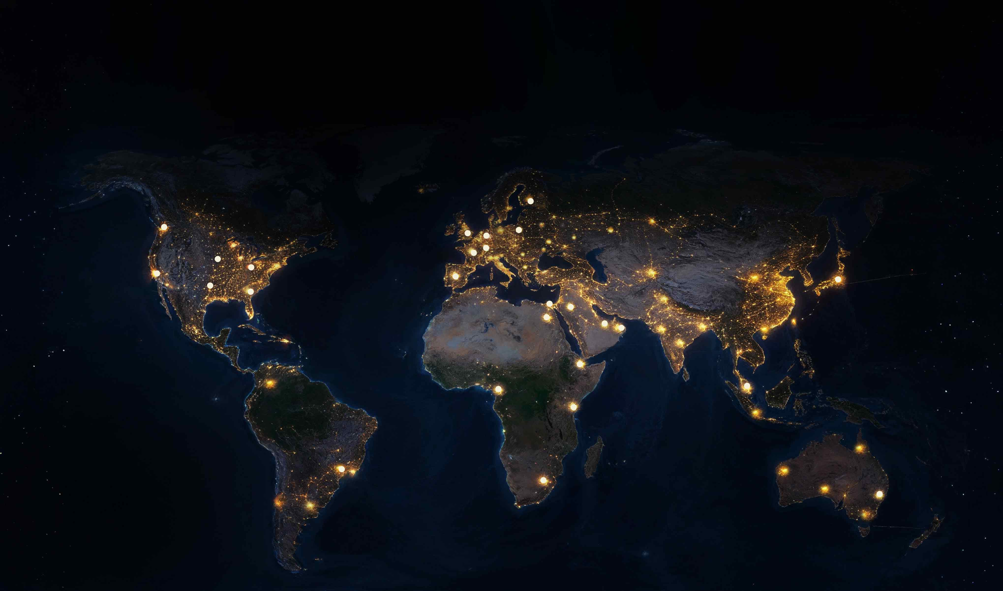 Carte du monde de nuit illustrant les data centers et les emplacements CDN de SiteGround sur quatre continents