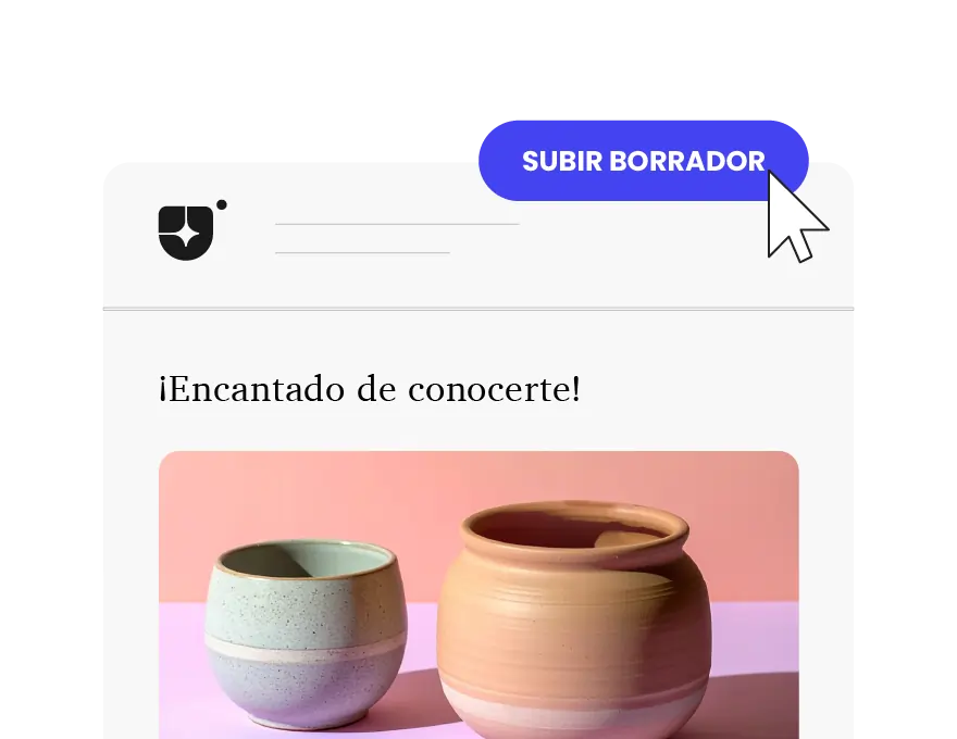 Ventana de un editor de email marketing con un mensaje de bienvenida y una imagen de producto, además de un gran botón “Subir borrador” siendo pulsado, que representa campañas de email generadas con IA listas para enviar.