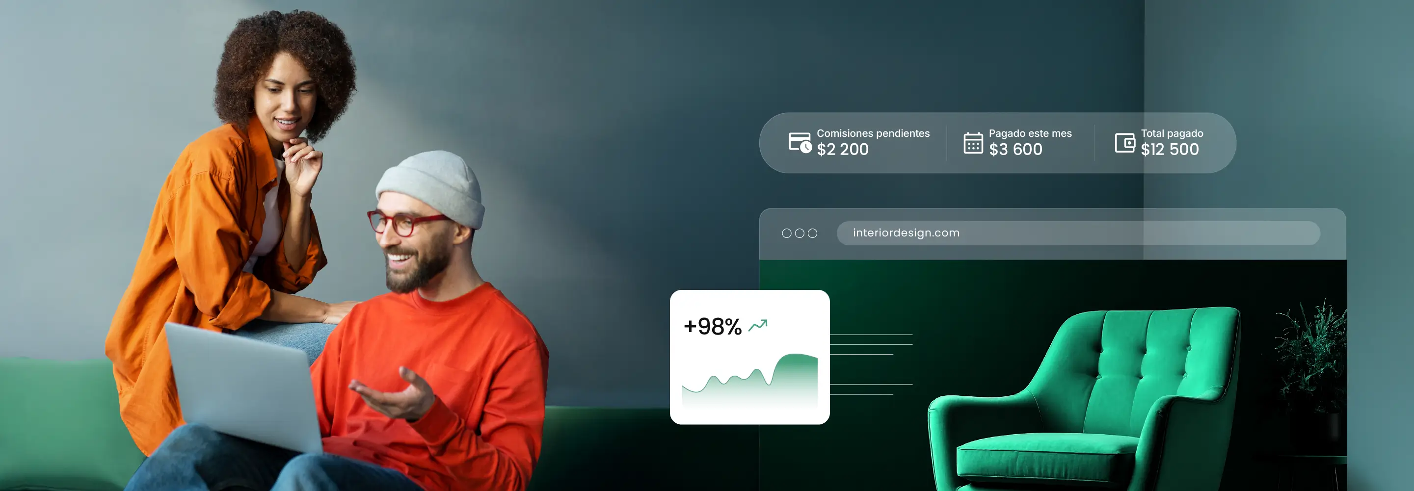 Dos colegas trabajando juntos en un portátil, rodeados de gráficos con estadísticas de comisiones y una página de una agencia de diseño web.