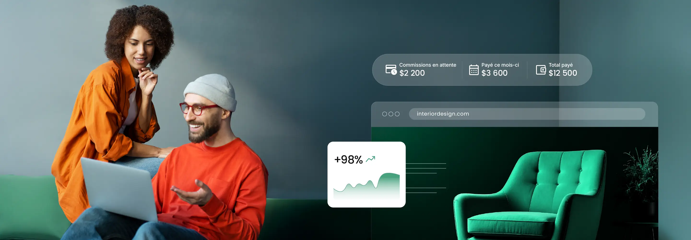 Deux collègues travaillant ensemble sur un ordinateur portable, entourés de graphiques présentant des statistiques et une page d'une agence web.