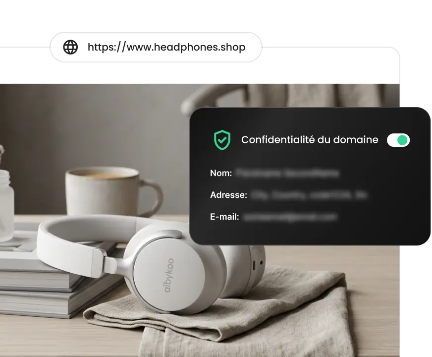 Casque audio sur un bureau avec un panneau de confidentialité de domaine affichant des coordonnées personnelles protégées